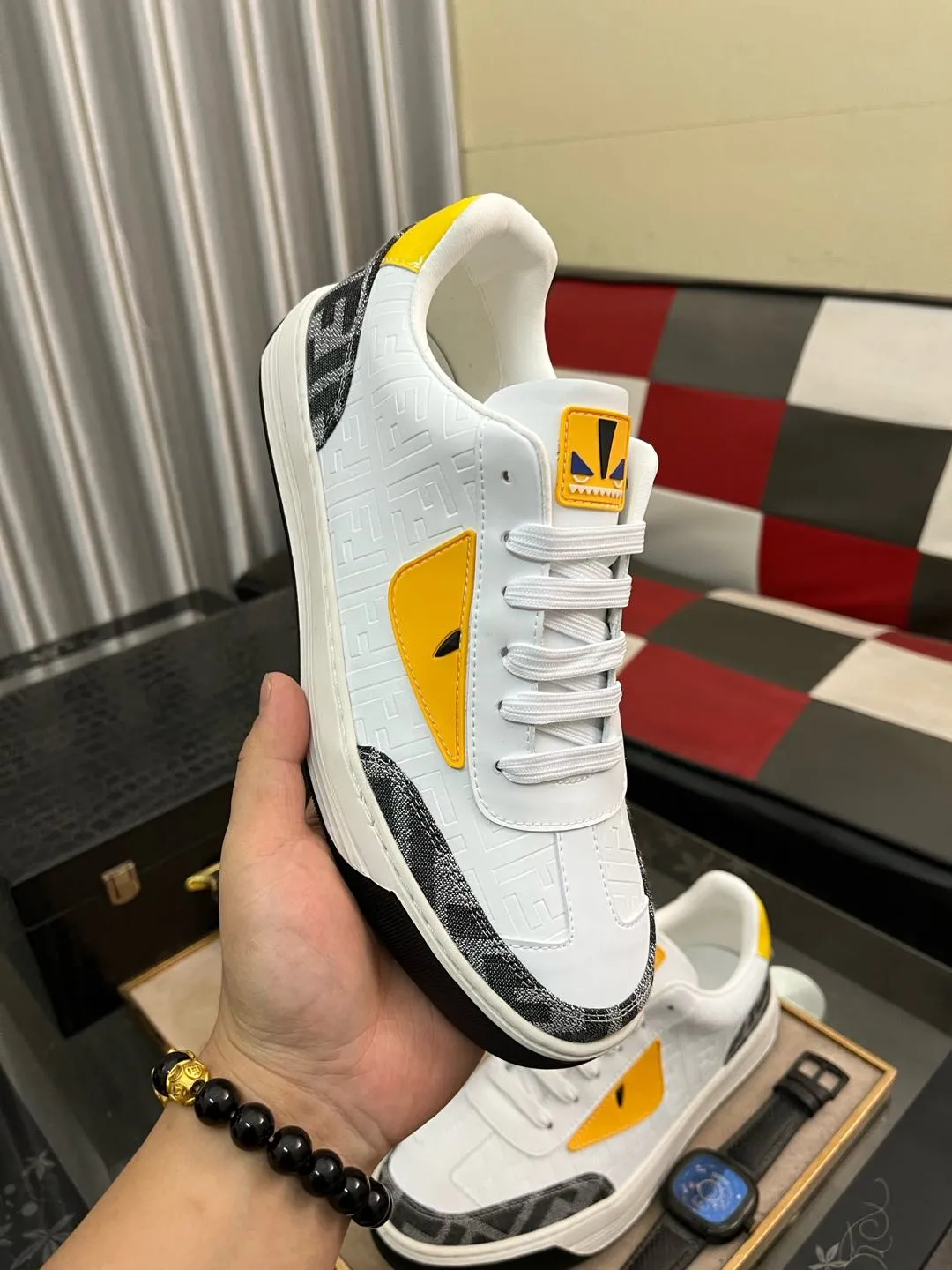 Men's shoes 💰400⌚️⌚️[fendi] Fendi classic and comfortable men, this complex sneaker is made of soft calfskin➕genuine leather lining➕original ultra-light rubber material with rough outsole. This unique and light style is suitable for the casual and refined sensibility of this season. It is comfortable and natural on the feet. It is an everyday style for casual travel in autumn and winter! 38−443️⃣colors available